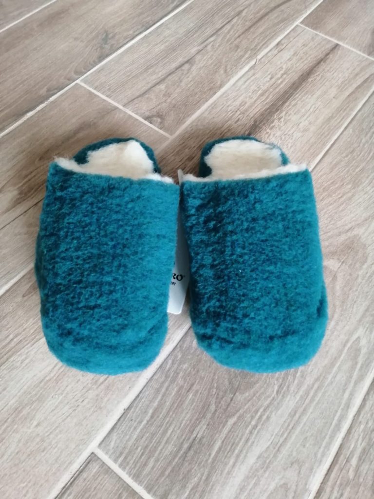 papuci de casa din lana sanatoasa